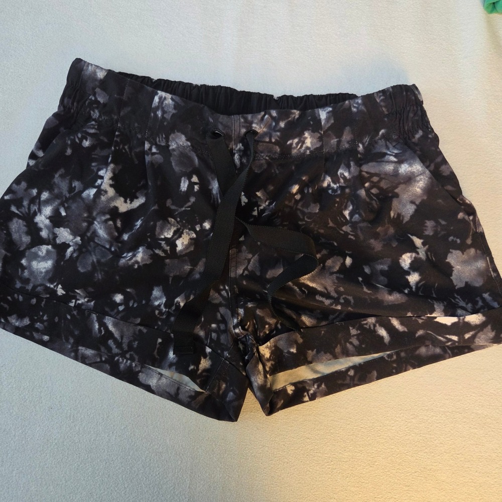 Lululemon Spring Break Away Short 8 Black Gray Tie Dye Acid Wash Athletic Short